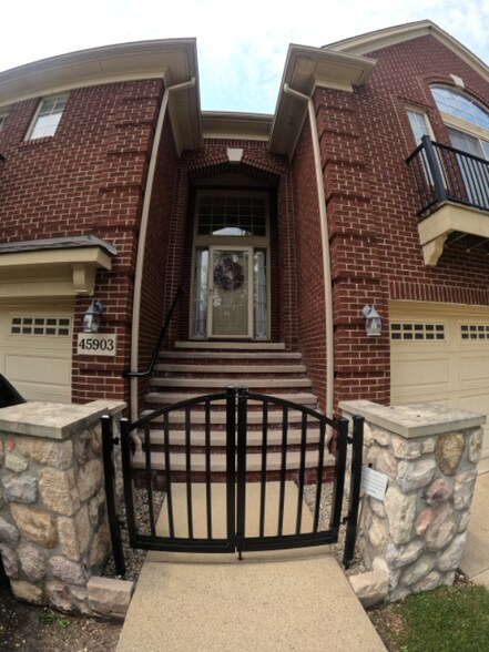Building Photo - 45903 Dutton Ave