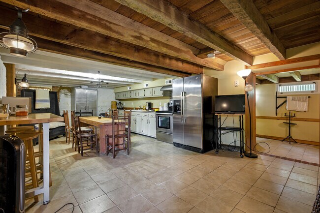 Building Photo - 11826 Colonial Trail W