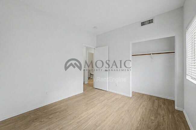 Building Photo - 2441 W Indigo Dr