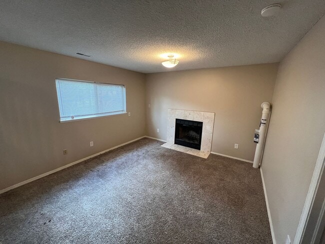 Building Photo - Beautiful Home 3 Bedroom within Close Proximity to Fort Carson!!