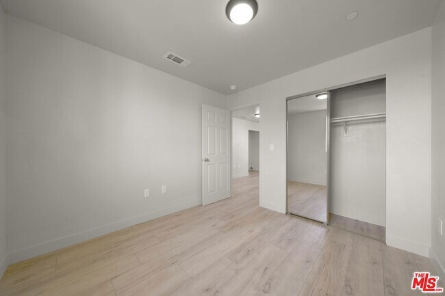 Building Photo - 236 W 84th Pl