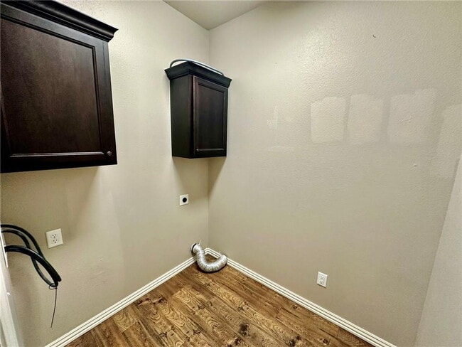 Building Photo - 186 Old Farmington Rd