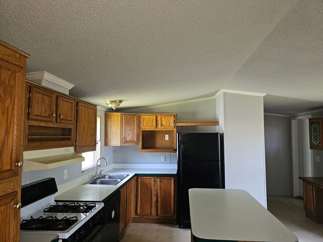 Building Photo - 3 bed 2 bath Mobile Home
