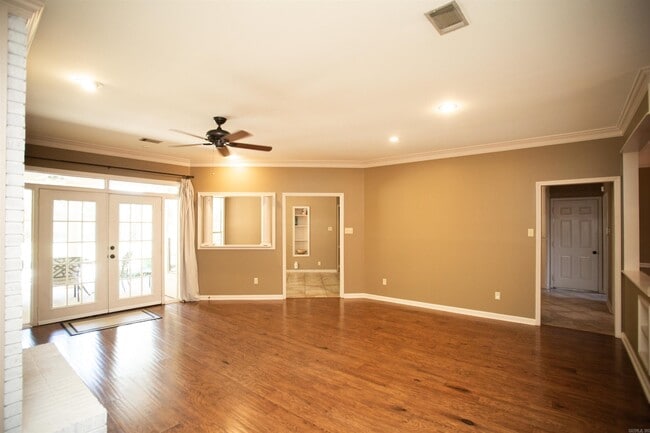 Building Photo - 808 Cartier Ln
