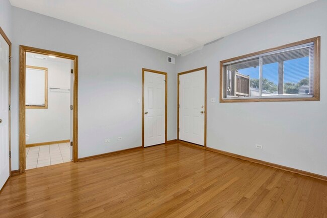 Building Photo - 1339 N Greenview Ave