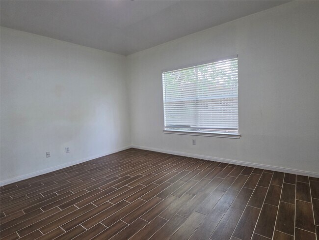 Building Photo - 7002 Plaza Del Sol Dr