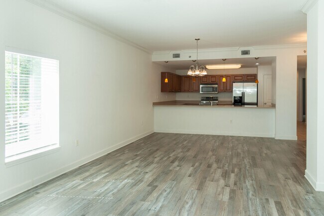 Building Photo - 113 Brooks St SE