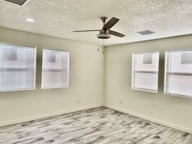 Building Photo - 4301 Mesa Grande Pl SE