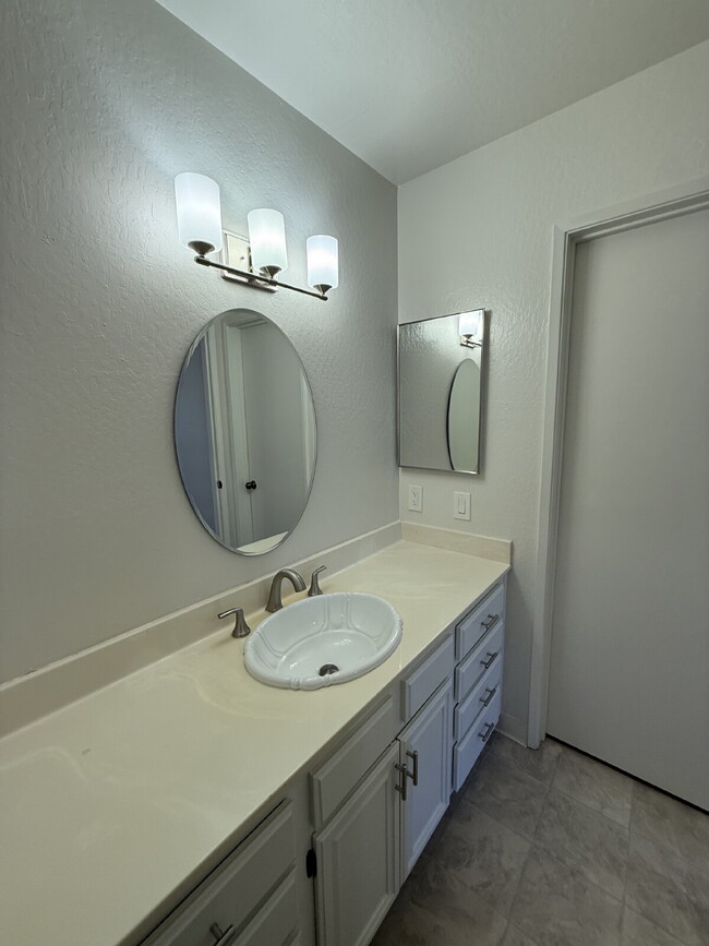 Building Photo - Spacious 3-Bedroom, 2-Bath Multi-Level Home with Balcony, In-Unit Laundry & Dual Parking