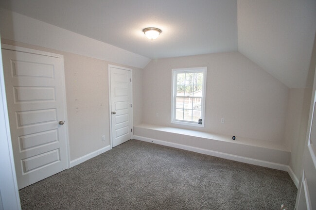 Building Photo - 603 N Kevin Ct