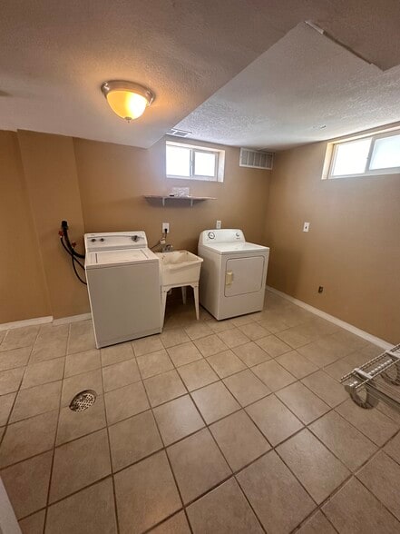 Laundry room - 814 Julian St