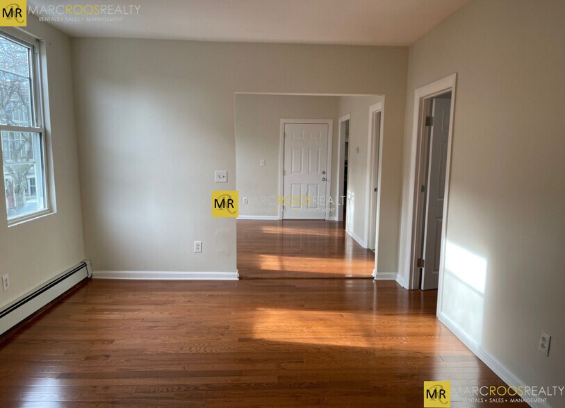 Building Photo - 179 Putnam St