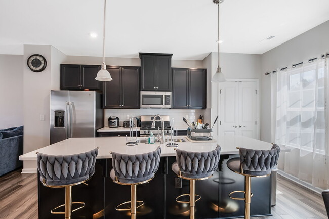 Building Photo - 6616 Pathfinder Wy