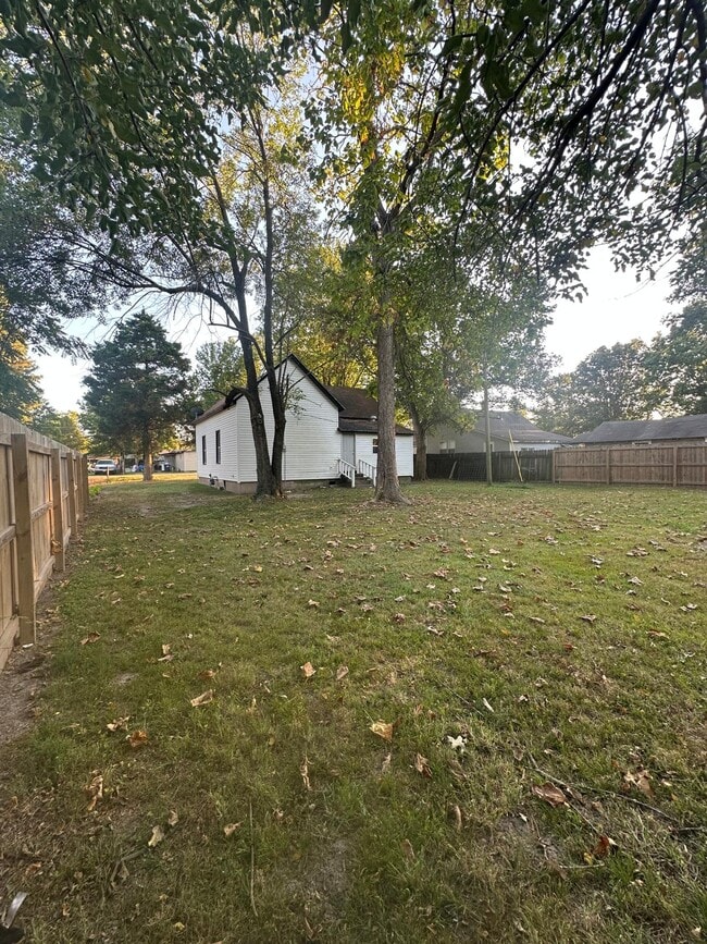 Building Photo - 840 E Cherry St