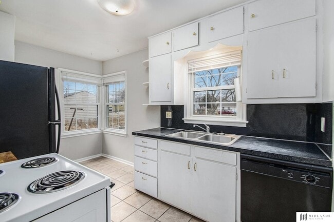 Building Photo - 2403 S Wayne St