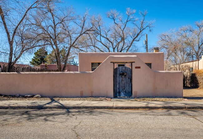 Primary Photo - Lovely Home on Franklin Ave.