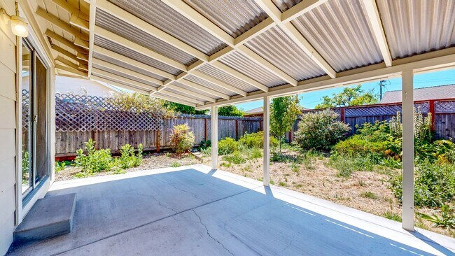 Building Photo - 1925 Leafgreen Dr
