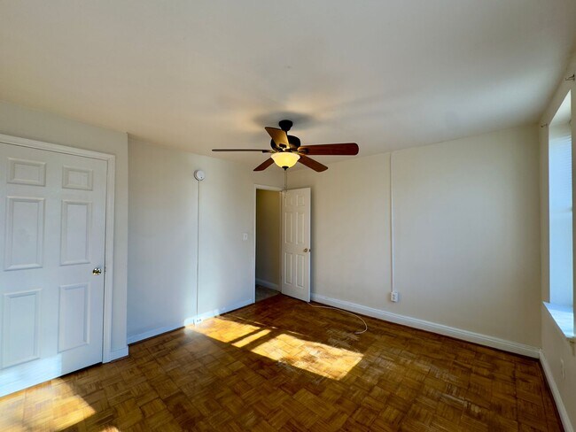 Building Photo - Large Four Bedroom Townhome in Pigtown