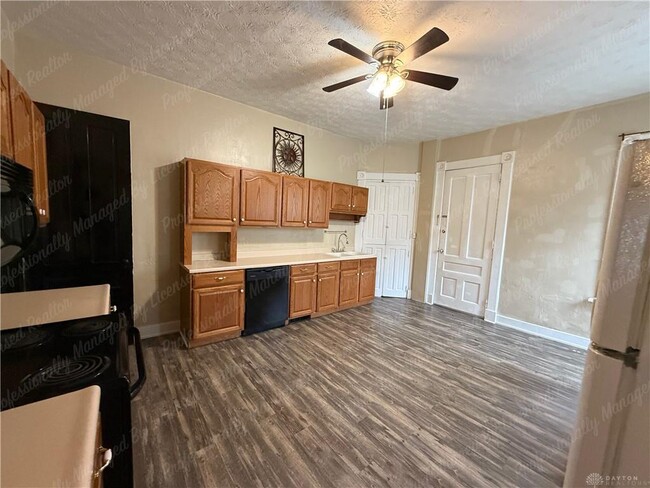 Building Photo - 227 James St