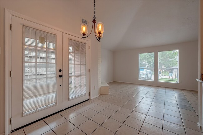 Building Photo - 11009 Crenchrus Ct