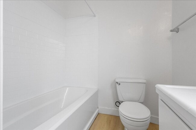 Building Photo - 2064 Encinal Ave