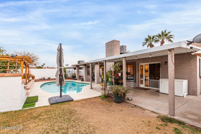 Building Photo - 2744 E Windrose Dr