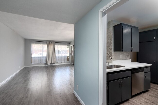 Building Photo - Spacious 2+2 in the Heart of Culver City!