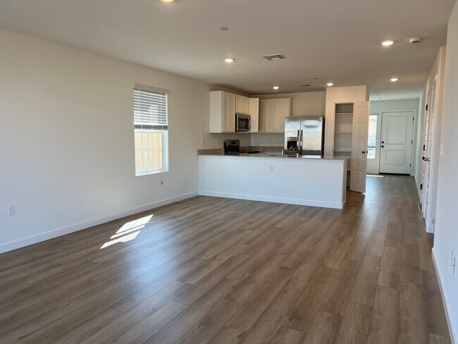 Building Photo - CALIFORNIA-4438