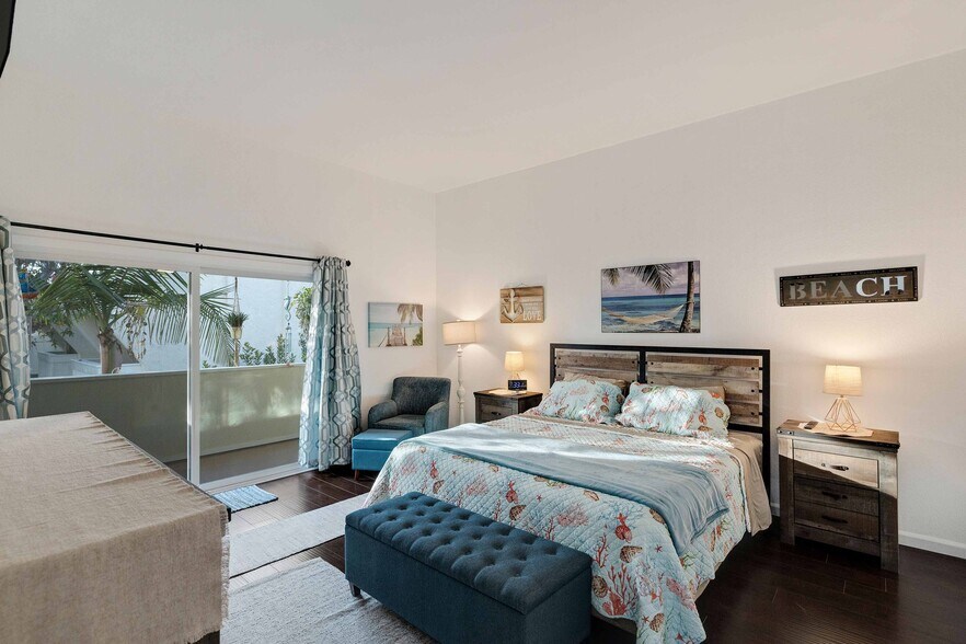 Building Photo - 255 Valley Dr