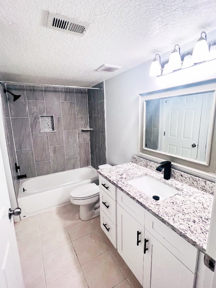 Building Photo - 713 Crest Pines Dr
