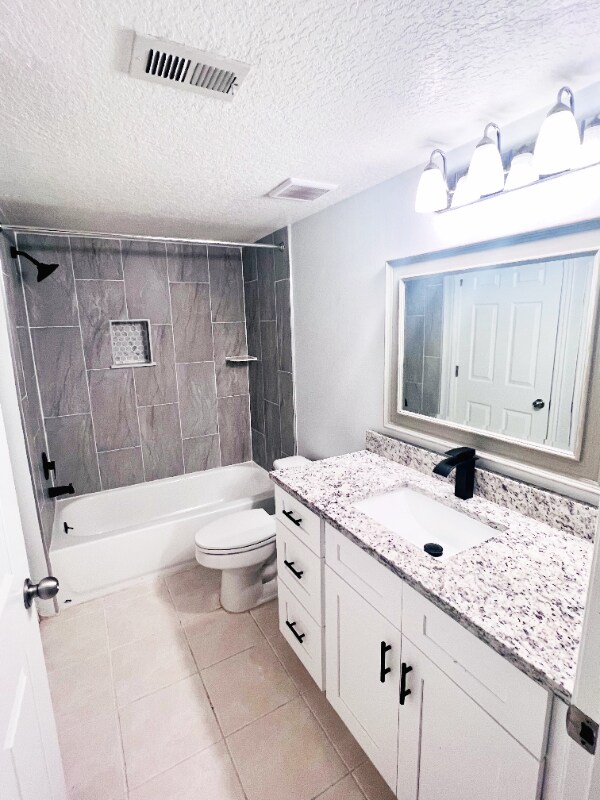 Building Photo - 713 Crest Pines Dr