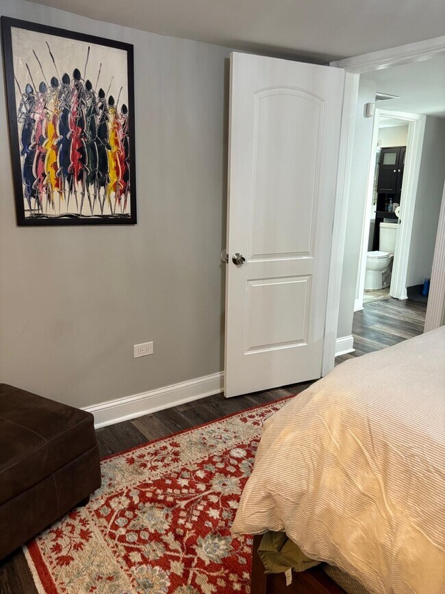 Building Photo - 6541 S Ingleside Ave