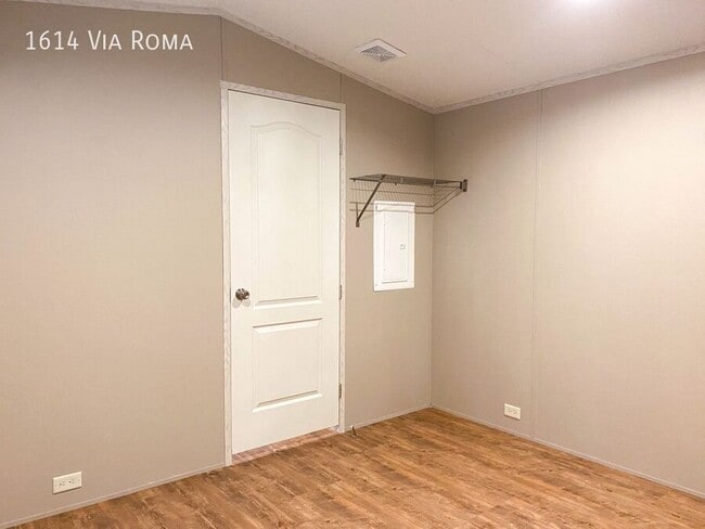 Building Photo - 1614 Via Roma Dr