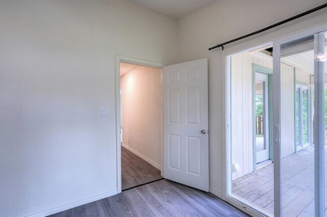 Building Photo - 9574 Darkwood St