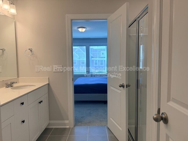 Building Photo - 540 Barrington Row Ave