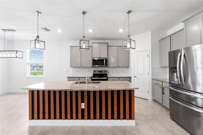 Building Photo - 33034 Sand Creek Dr