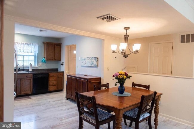 Building Photo - 609 Cambridge Ct