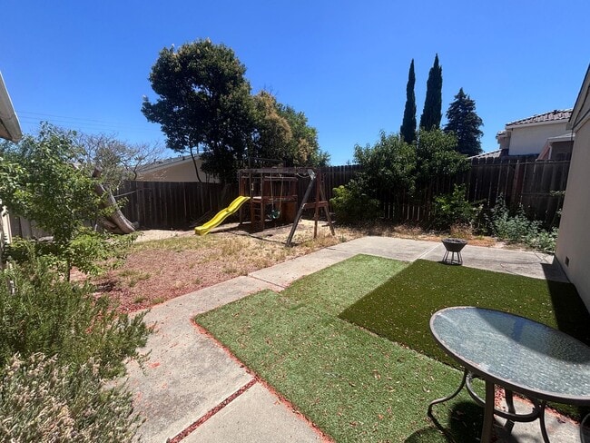 Building Photo - 41562 Carmen St
