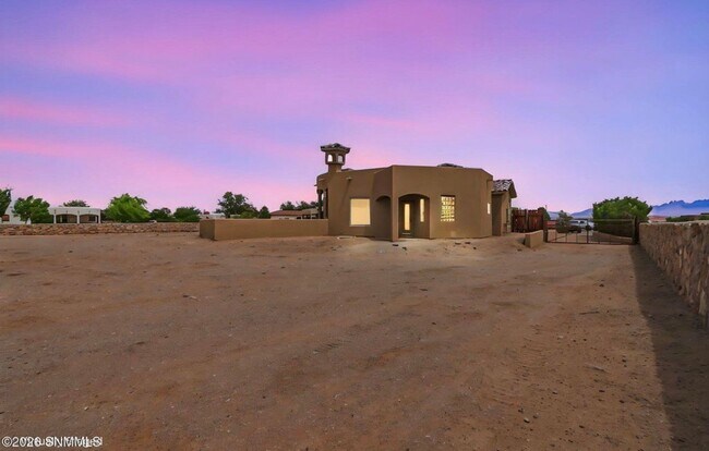 Building Photo - 810 Banna Ct