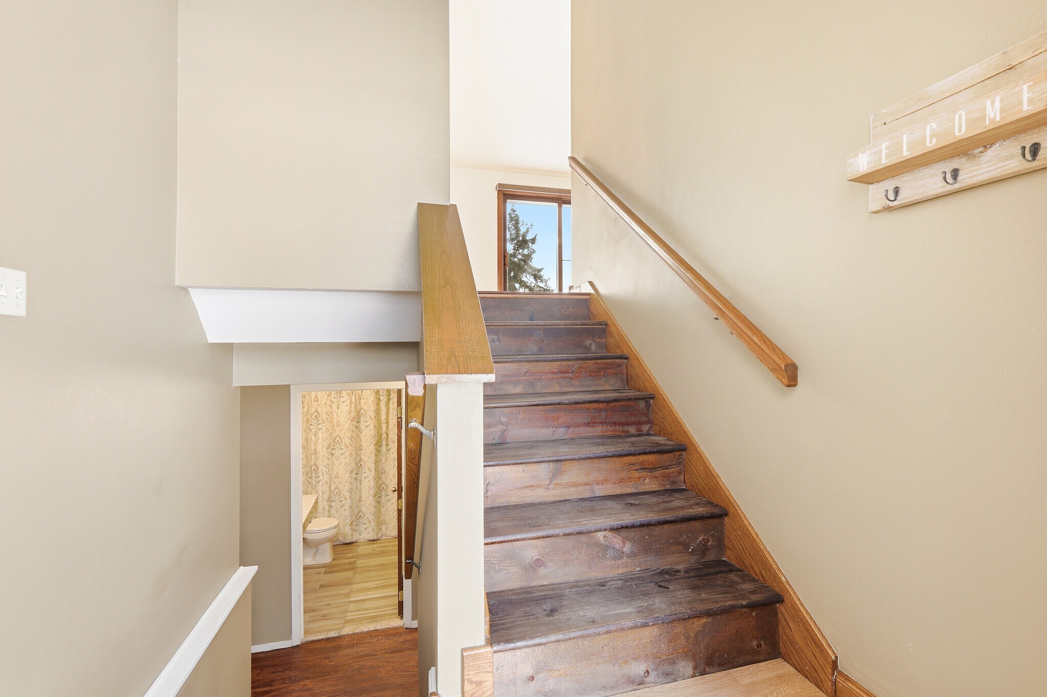 Building Photo - 809 W Ridgeview Dr