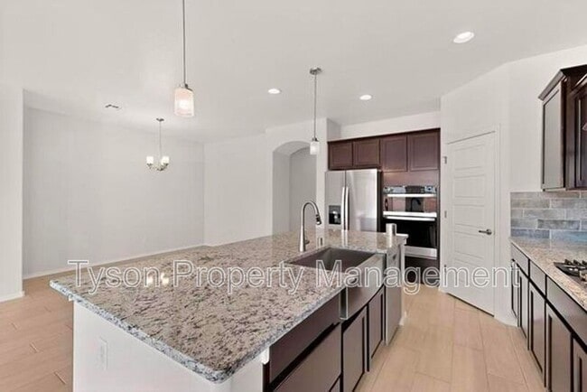 Building Photo - 247 Needle Ave SW