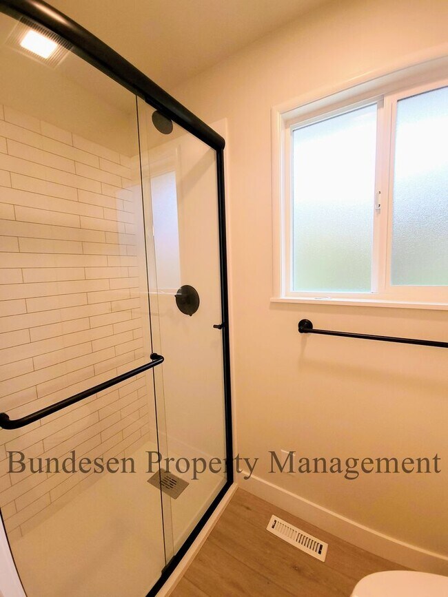 Building Photo - Serene and tranquil living