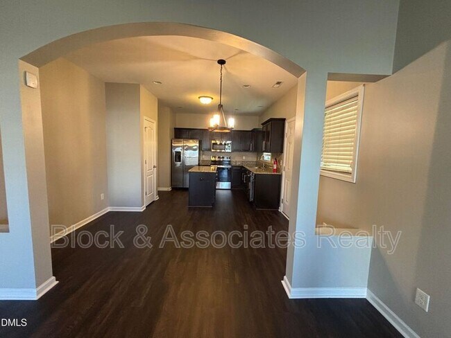 Building Photo - 438 Roanoke Dr