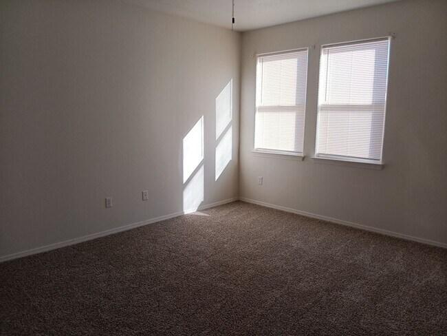 Building Photo - 3 Bedroom, 2 Bathroom Home! Available Soon!!