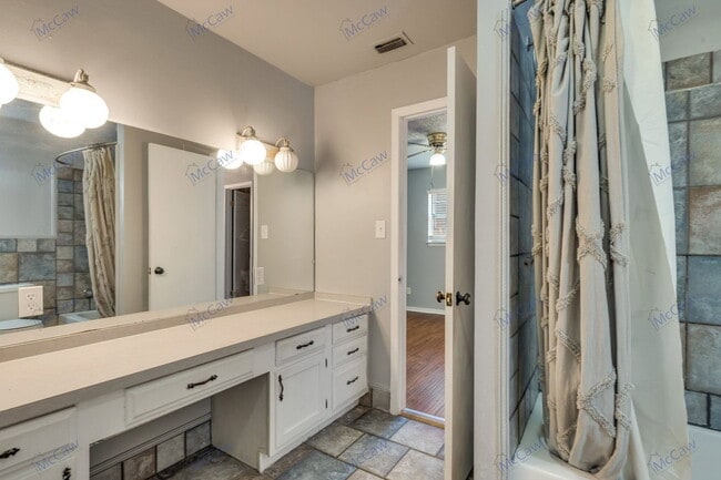 Building Photo - 5117 Bahama Dr