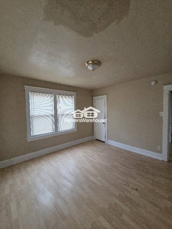 Building Photo - 8711 Alva Ave