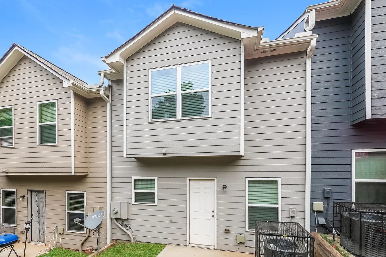 Building Photo - 706 Highwood Ln