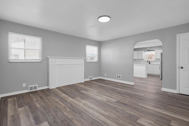 Building Photo - 1820 Oakwood Ave