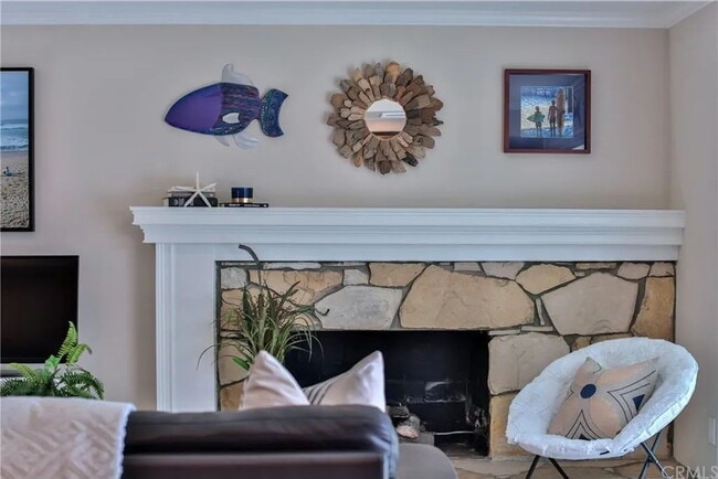 Building Photo - 1-Bedroom Retreat in Huntington Beach – Your Perfect Coastal Sanctuary!"