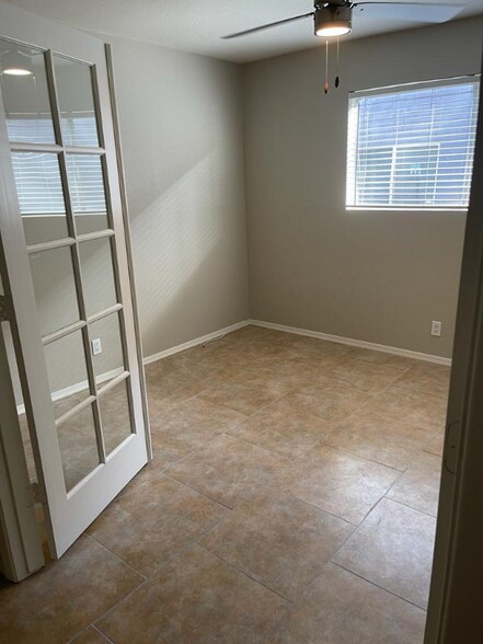 Building Photo - 424 E Brown Rd